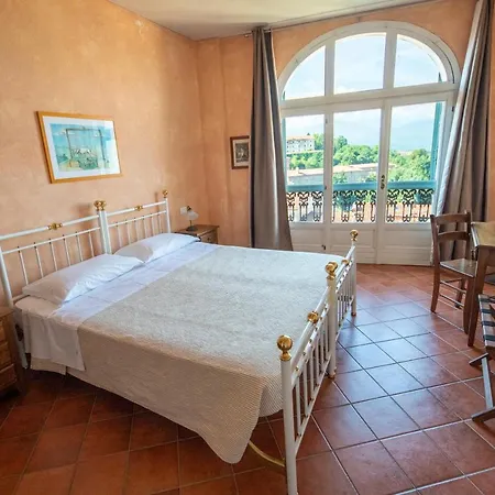 Dell'academia Hotel *