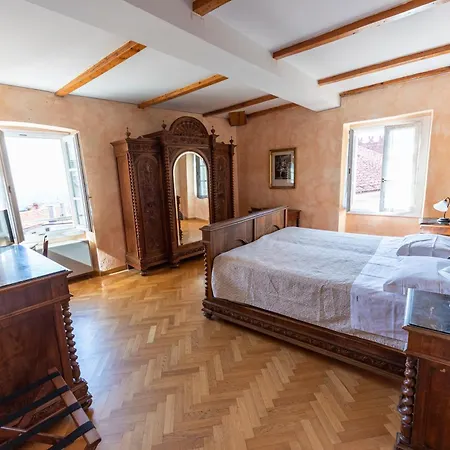 Dell'academia Hotel