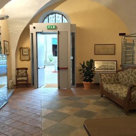 Dell'academia Szálloda