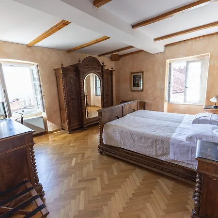 Dell'academia Hotel *