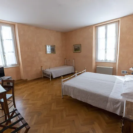 Dell'academia Hotel *