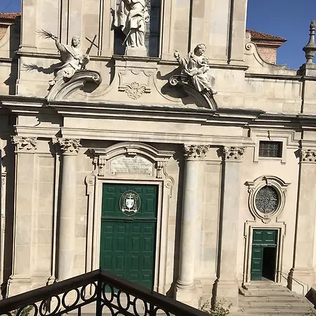 Dell'academia Szálloda